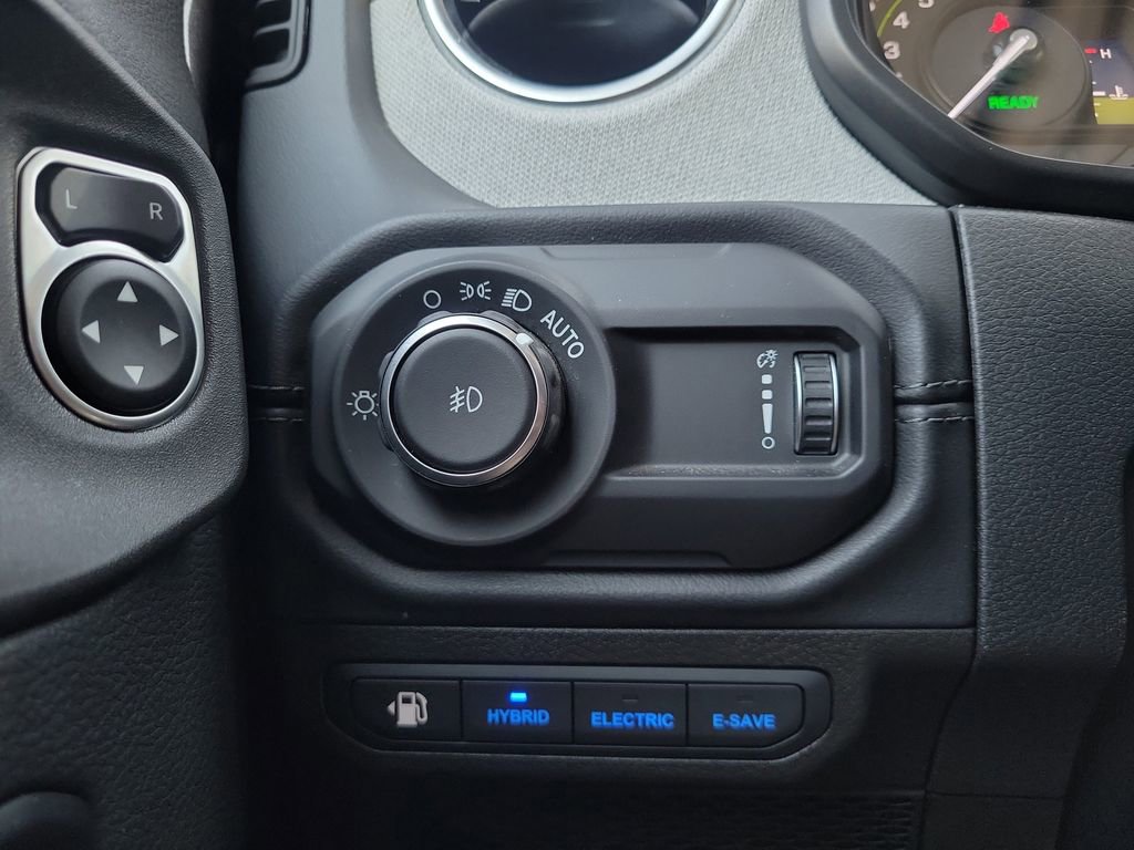 Certified 2025 Jeep Wrangler Unlimited Sahara AWD/4WD image 23