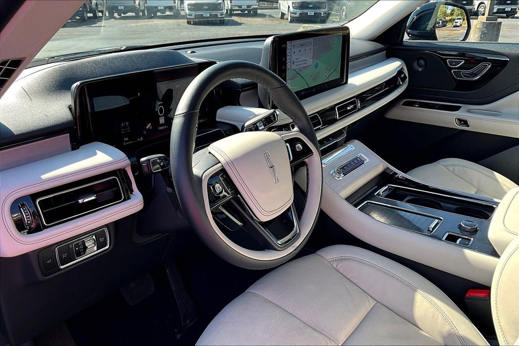 Used 2025 Lincoln Aviator Reserve w/ Illumination Package image 14