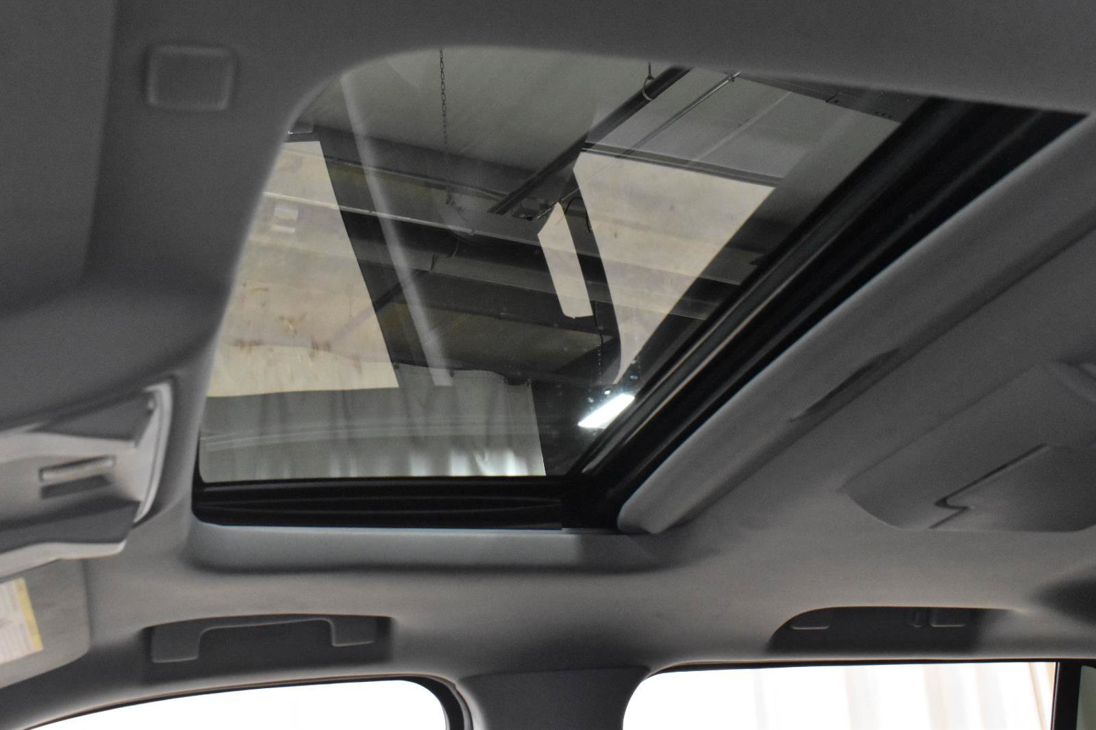 Used 2019 Cadillac Escalade Premium Luxury image 4