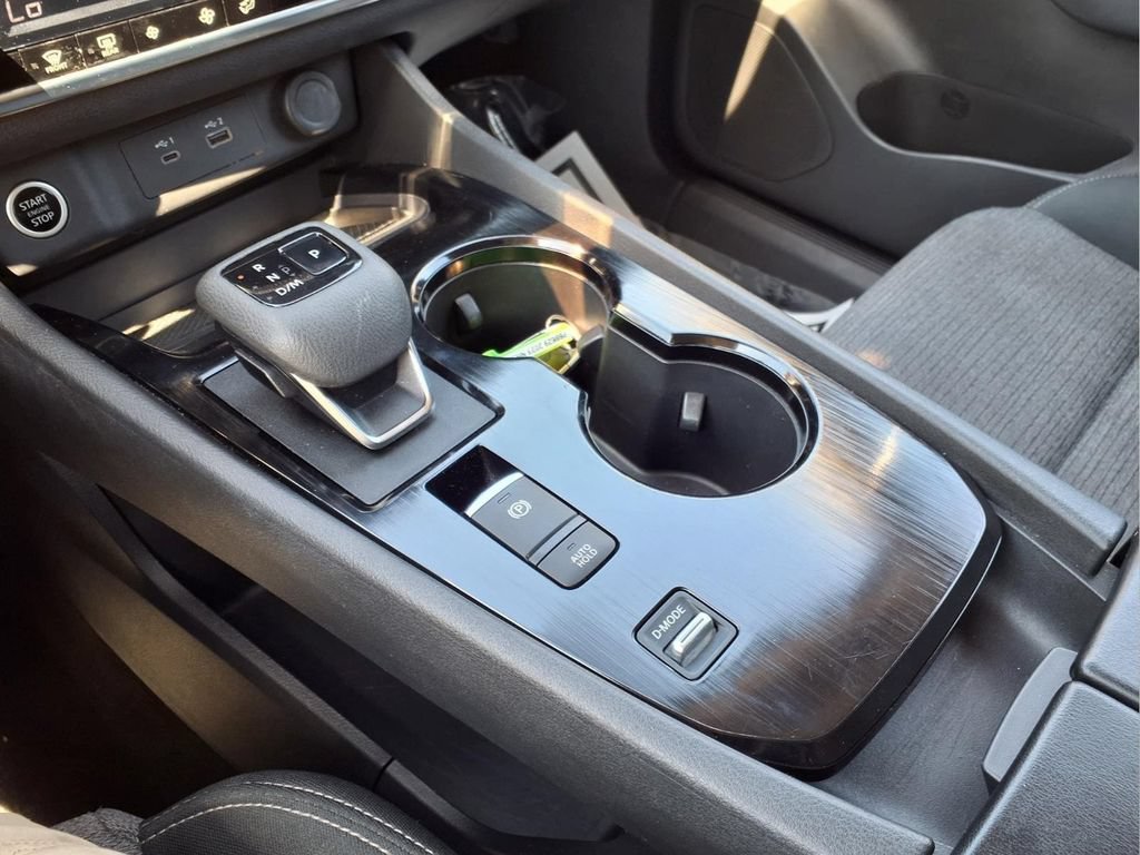 Used 2023 Nissan Rogue SV FWD image 15