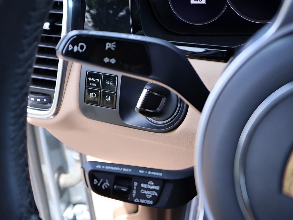 Used 2021 Porsche Cayenne image 33