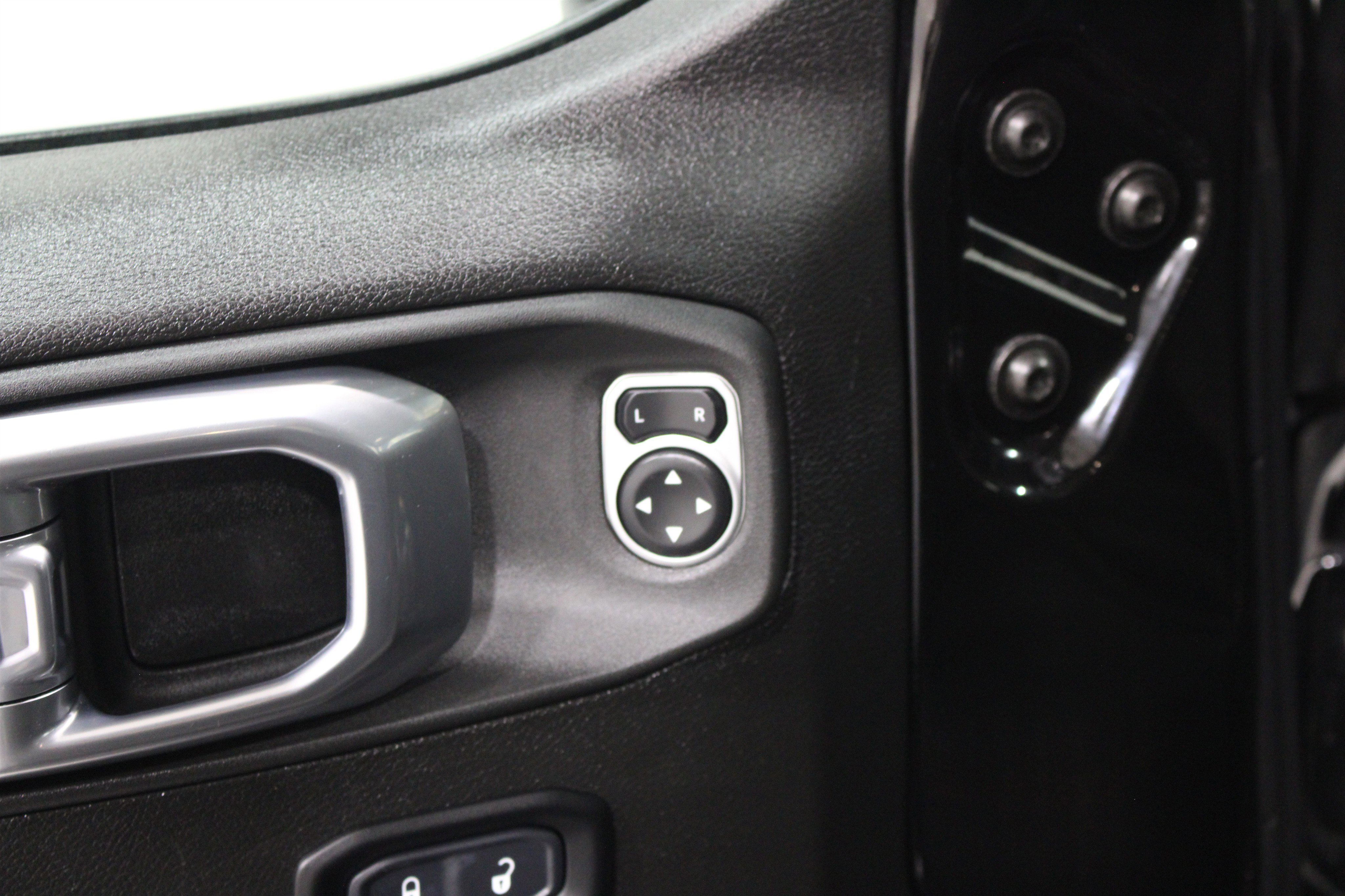 Used 2023 Jeep Gladiator Mojave w/ Cold Weather Group image 8