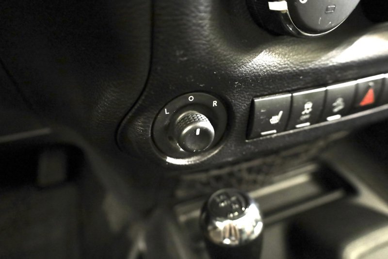 Used 2016 Jeep Wrangler Unlimited Sahara image 22