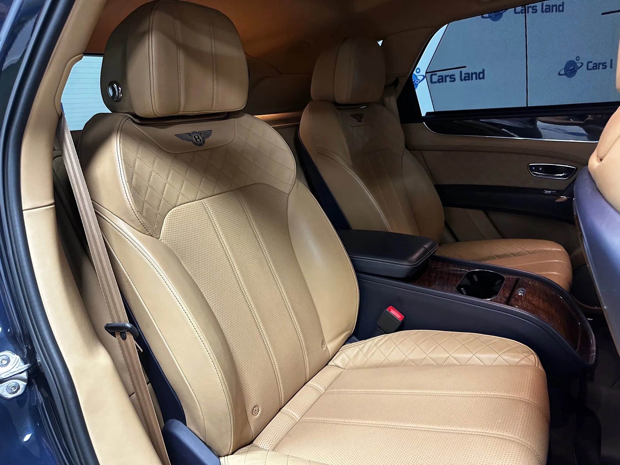 Used 2017 Bentley Bentayga image 21