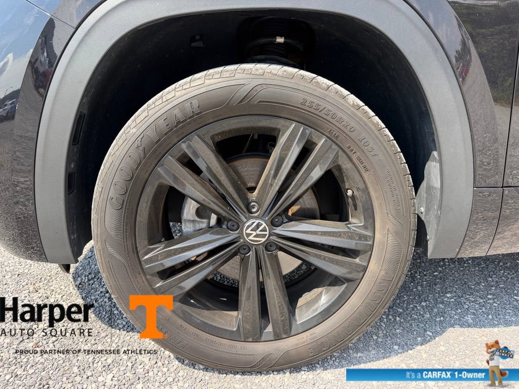 Used 2023 Volkswagen Atlas Cross Sport SEL R-Line AWD/4WD image 22