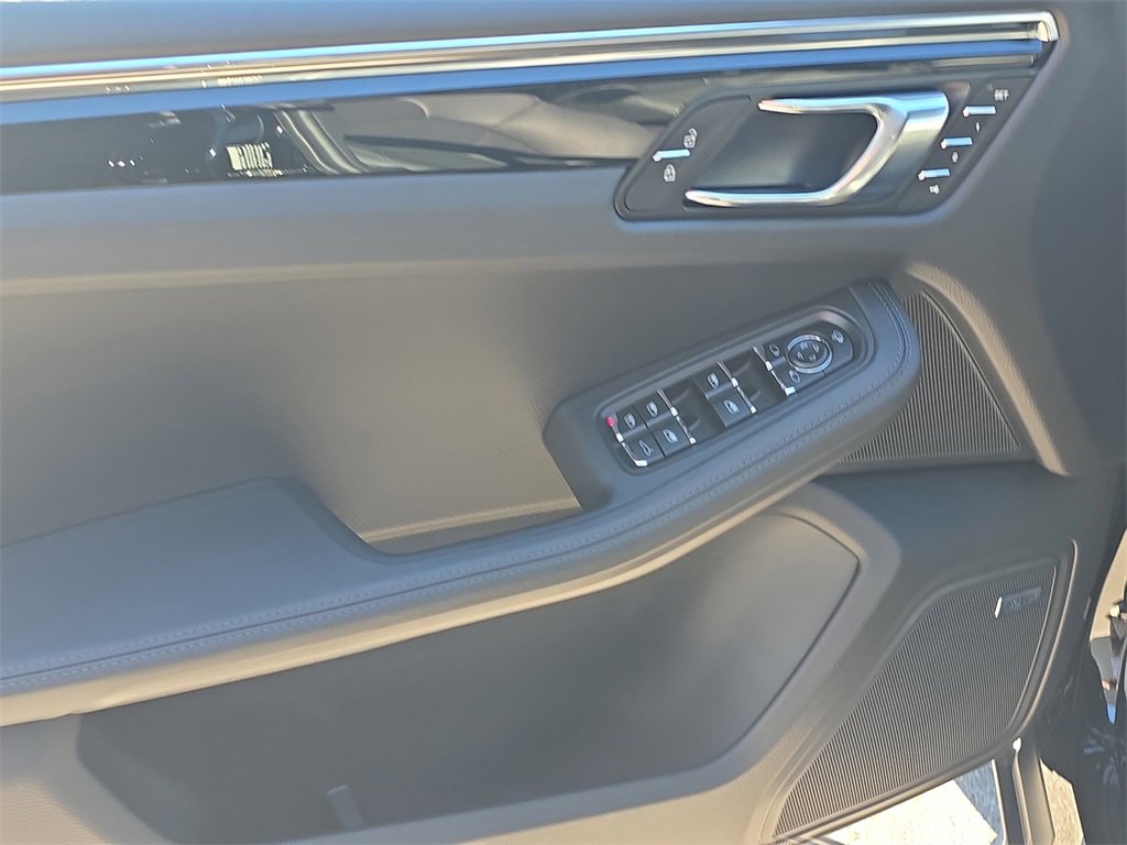 New 2026 Porsche Macan image 24