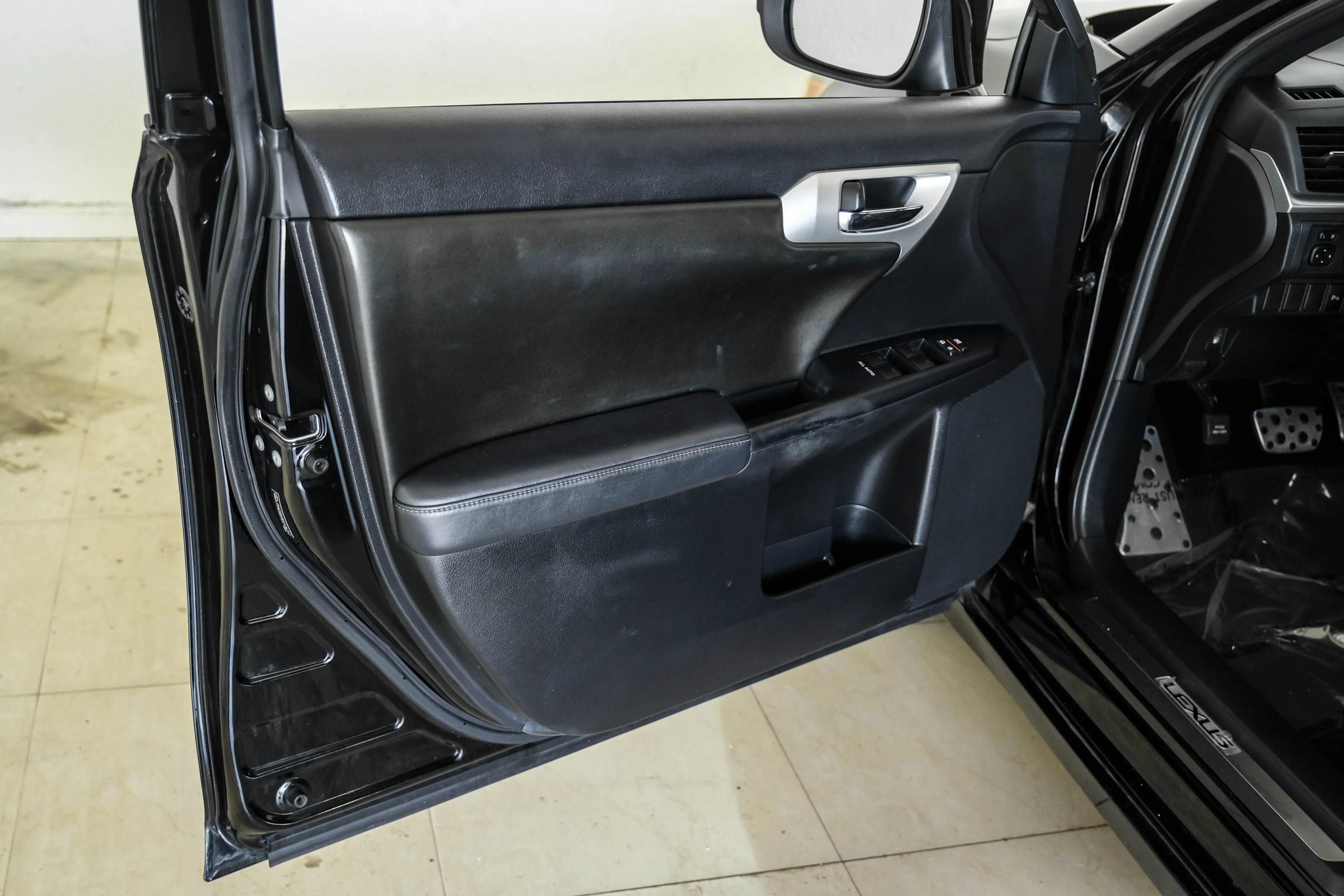 Used 2013 Lexus CT 200h w/ F Sport Pkg w/Nuluxe Trim FWD image 34