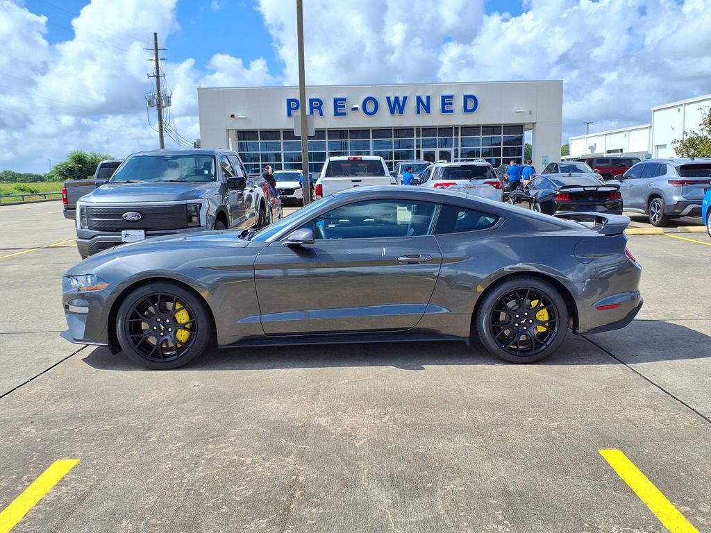 Used 2018 Ford Mustang Premium w/ Ecoboost Performance Package RWD image 3