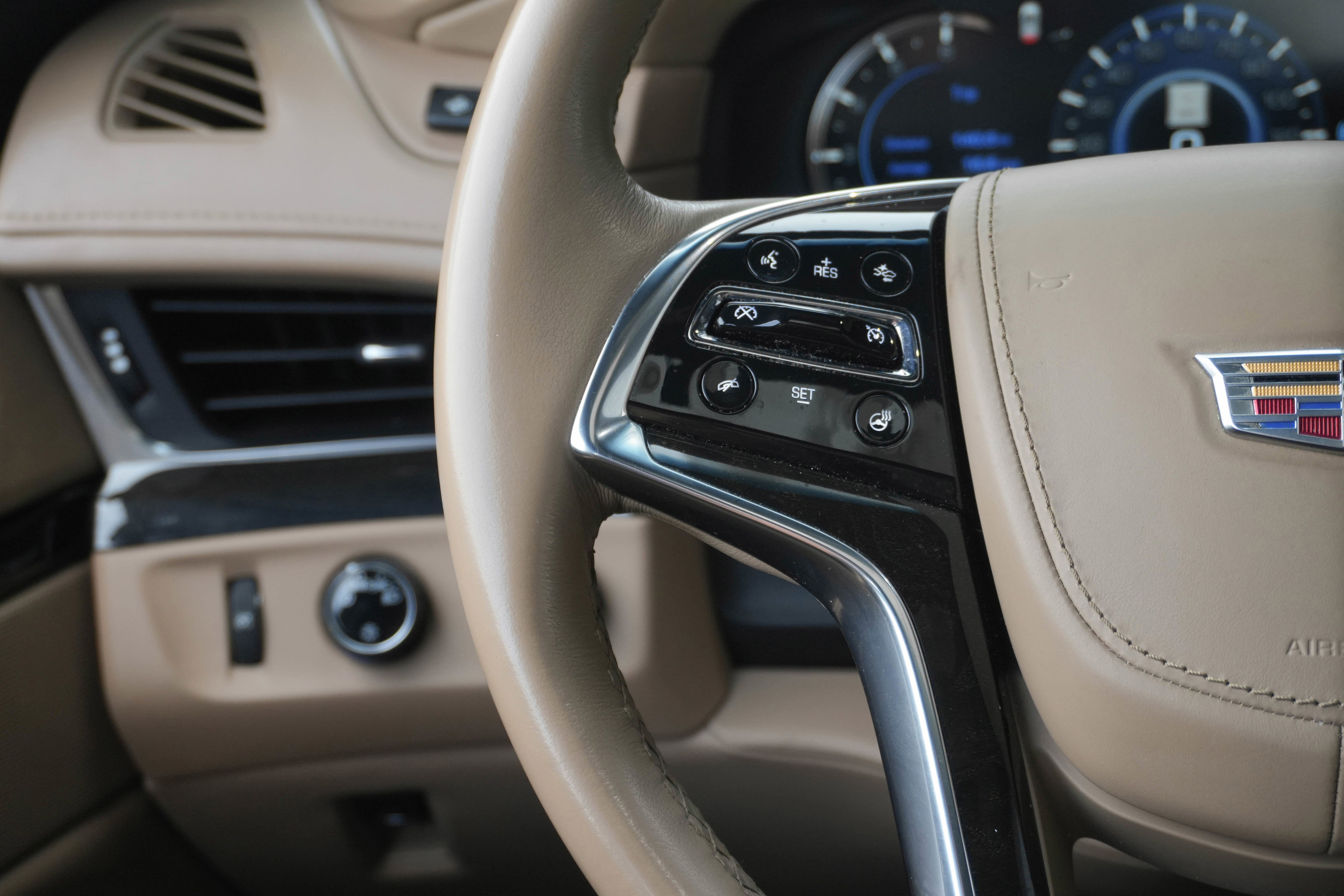 Used 2020 Cadillac Escalade Platinum AWD/4WD image 17