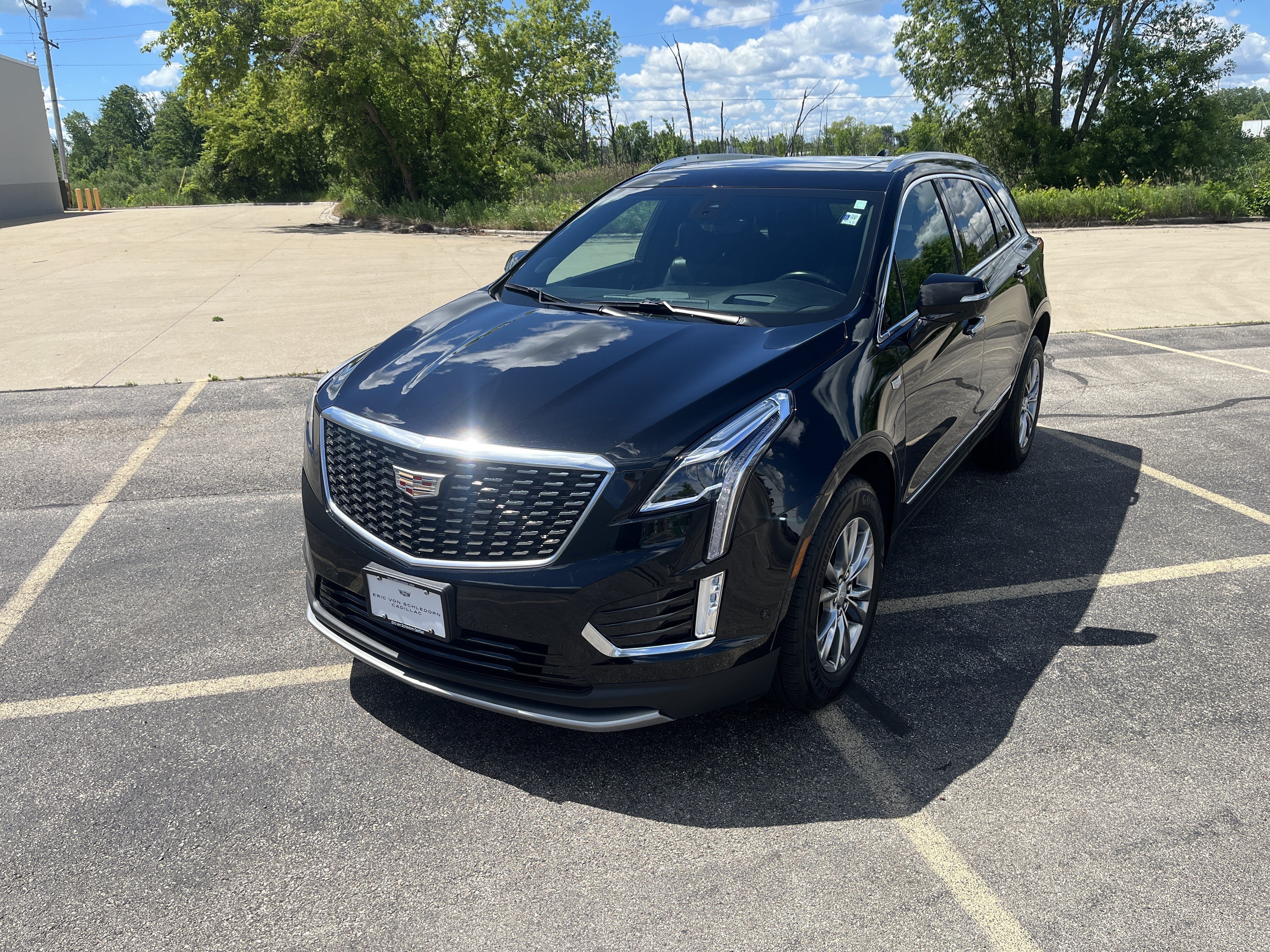 Used 2023 Cadillac XT5 Premium Luxury w/ Technology Package AWD/4WD image 1