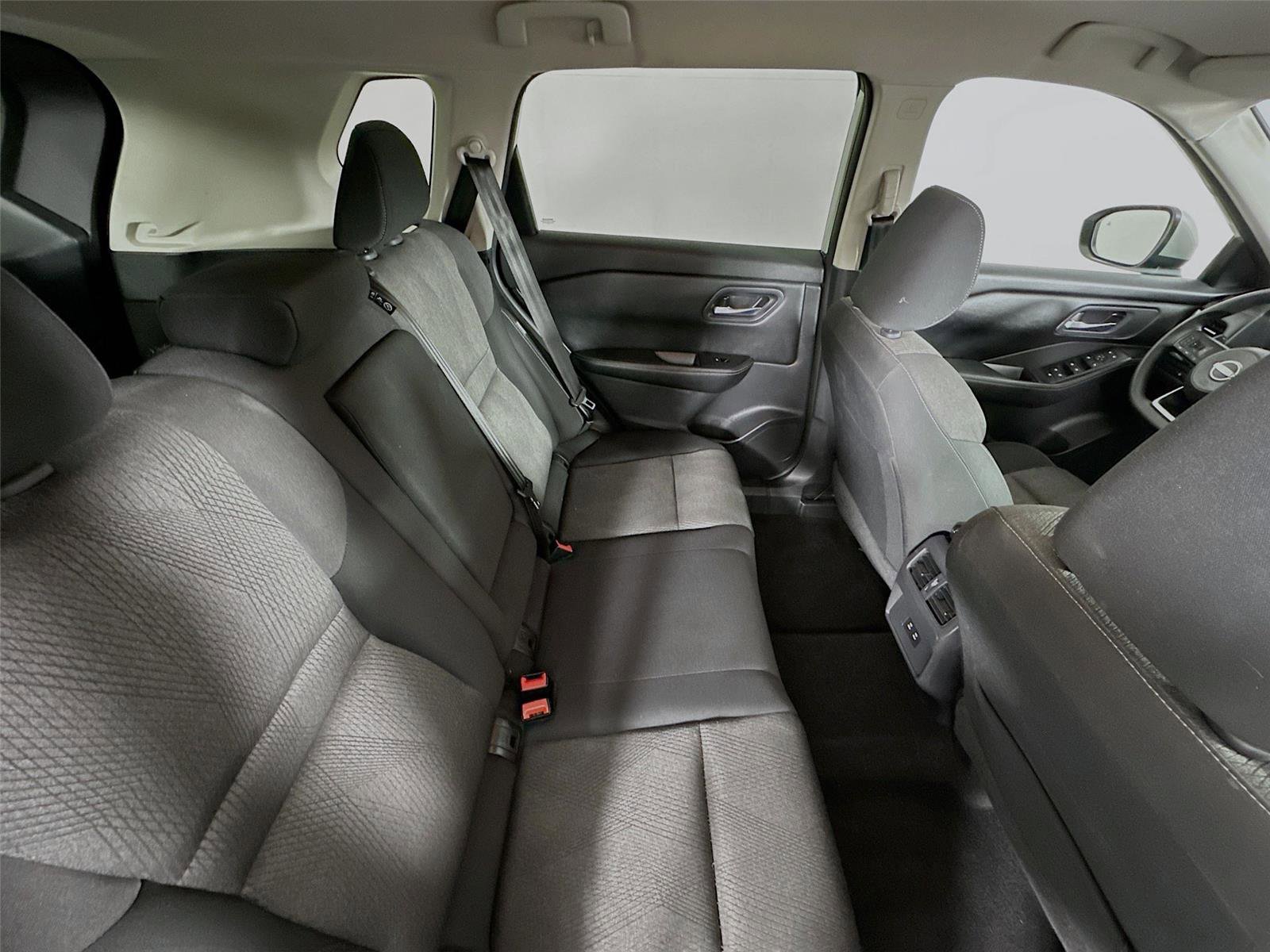 Used 2024 Nissan Rogue SV image 24