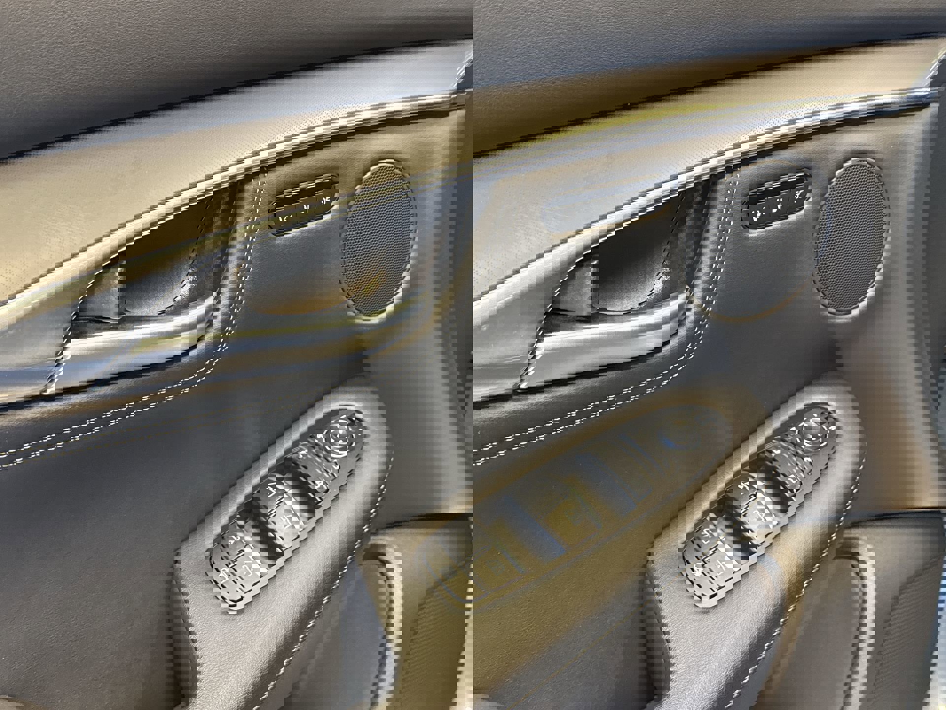 Certified 2025 INFINITI QX55 Luxe w/ Cargo Package image 12