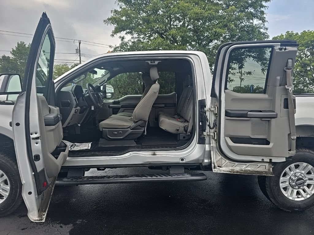 Used 2019 Ford F250 XLT w/ XLT Value Package AWD/4WD image 32