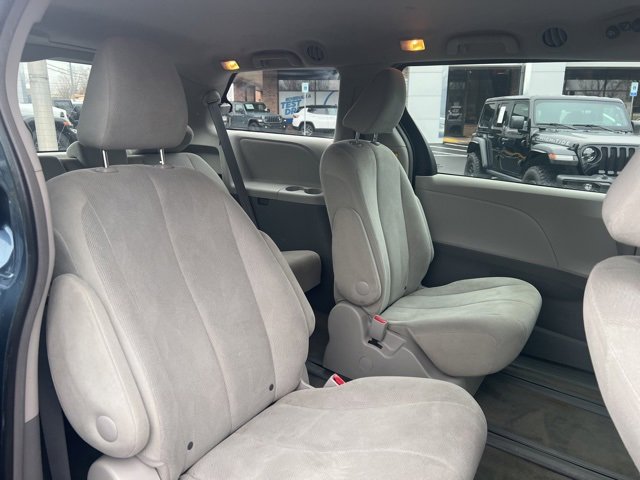 Used 2013 Toyota Sienna L image 17