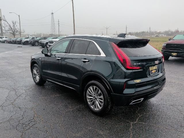 Used 2024 Cadillac XT4 Premium Luxury image 3