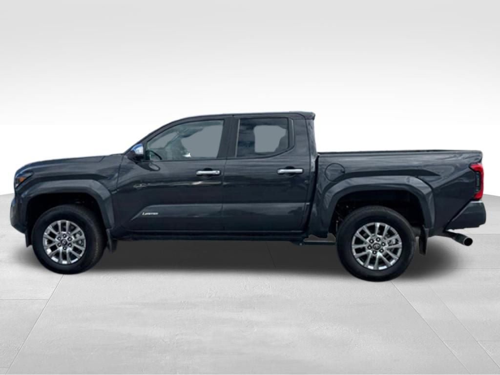 Used 2024 Toyota Tacoma Limited w/ Limited Package (LT) AWD/4WD image 2