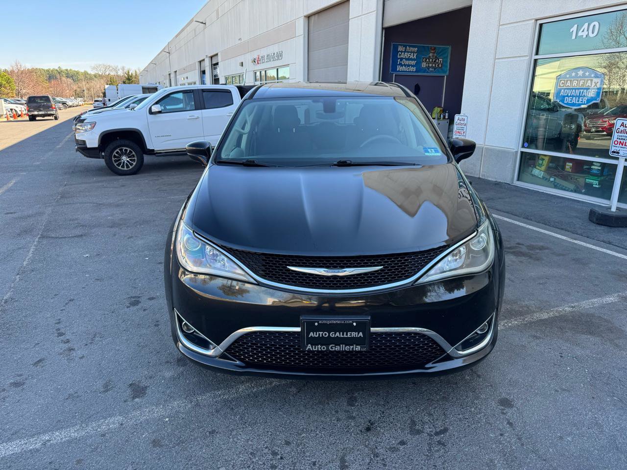 Used 2018 Chrysler Pacifica Touring Plus w/ Tire & Wheel Group FWD image 2