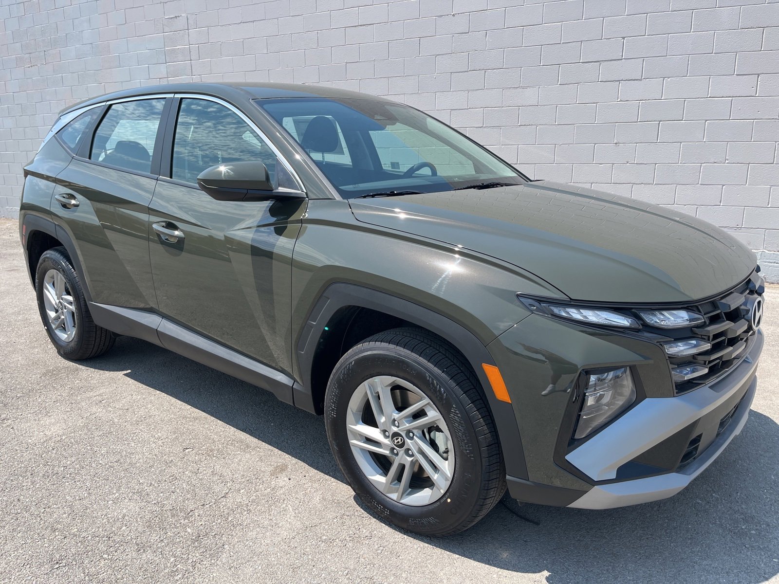 New 2025 Hyundai Tucson SE image 1