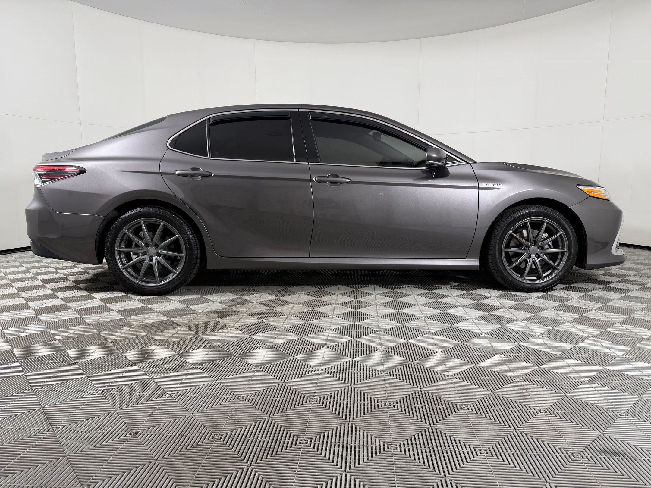 Used 2021 Toyota Camry XLE w/ Navigation Upgrade Package FWD image 8
