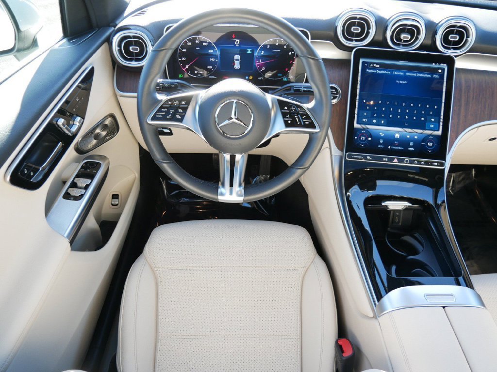 Used 2025 Mercedes-Benz GLC 300 4MATIC image 13