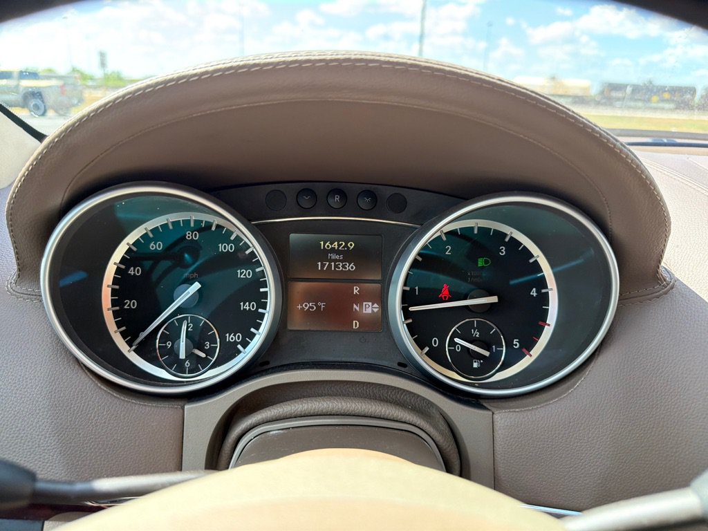 Used 2010 Mercedes-Benz GL 320 BlueTEC 4MATIC image 11