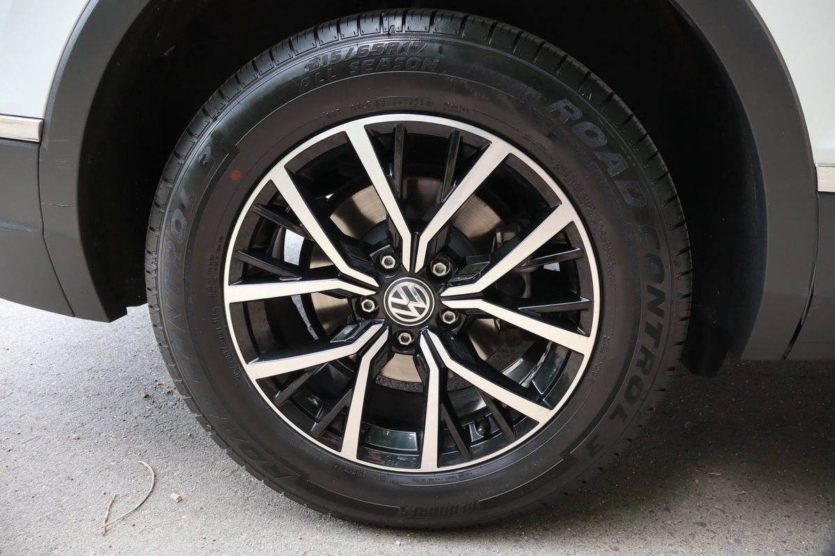 Used 2021 Volkswagen Tiguan SE AWD/4WD image 43