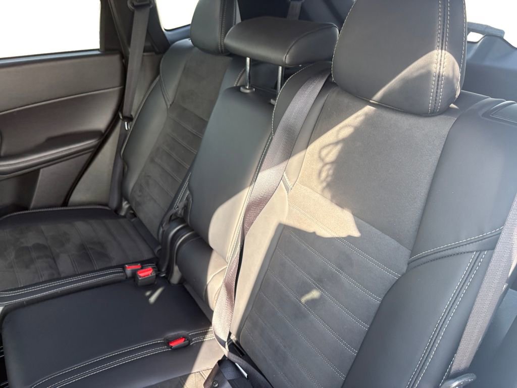 Used 2024 Mitsubishi Outlander SE image 13