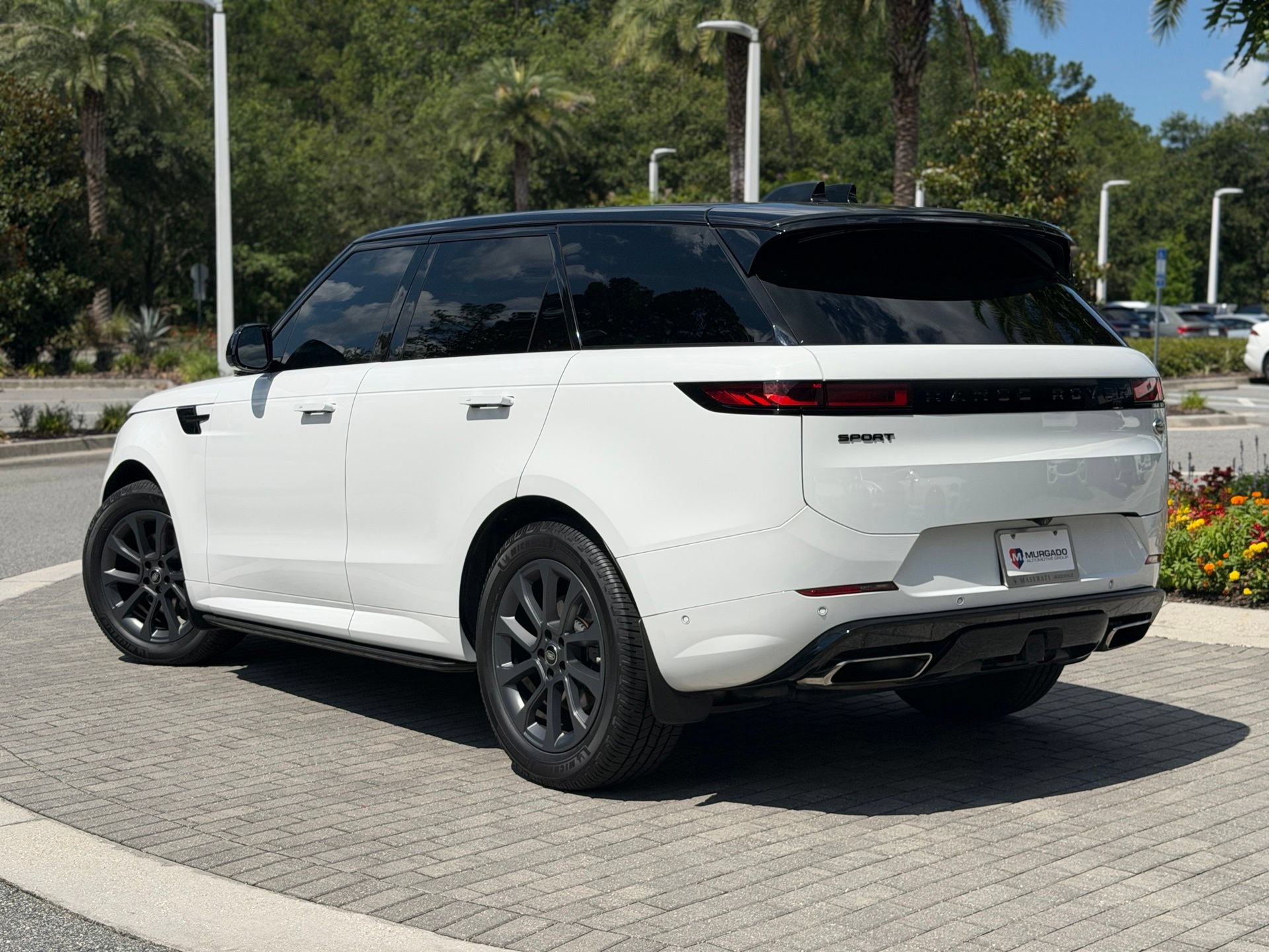 Used 2023 Land Rover Range Rover Sport SE Dynamic AWD/4WD image 2