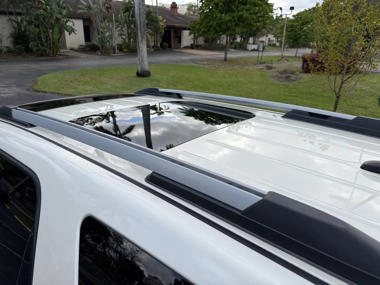 Used 2011 GMC Acadia SLT image 26