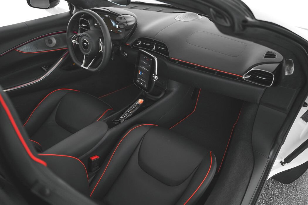 Used 2025 McLaren Artura Spider RWD image 11