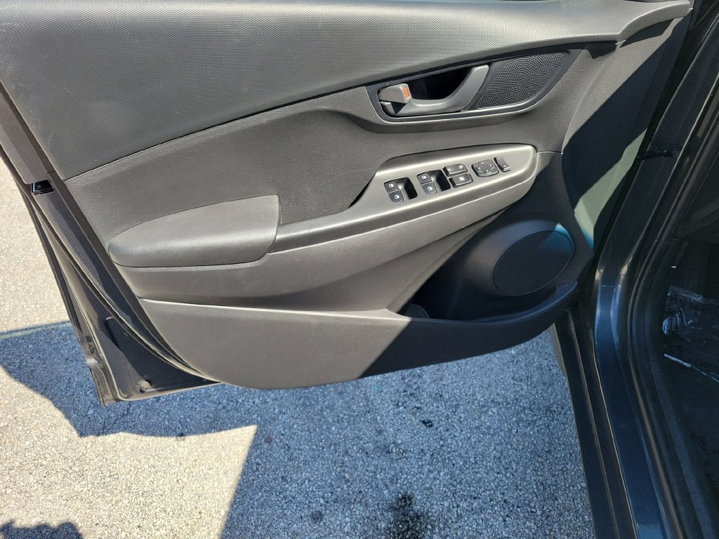 Used 2022 Hyundai Kona SE w/ Cargo Package FWD image 27