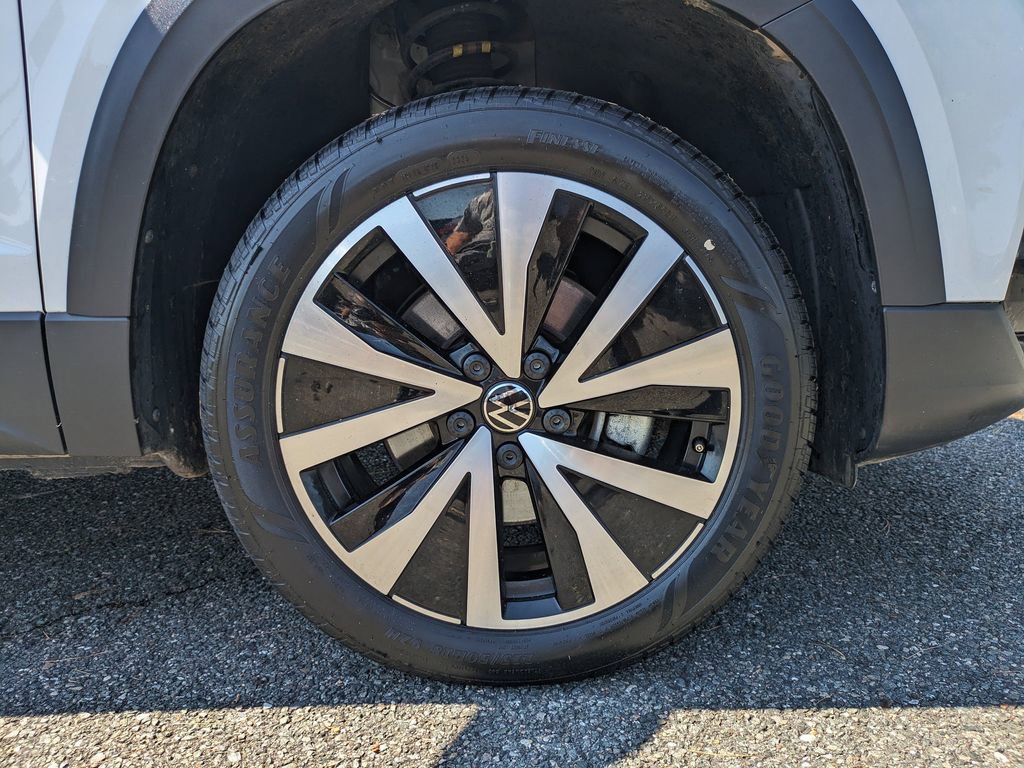 Used 2024 Volkswagen Taos SE FWD image 11