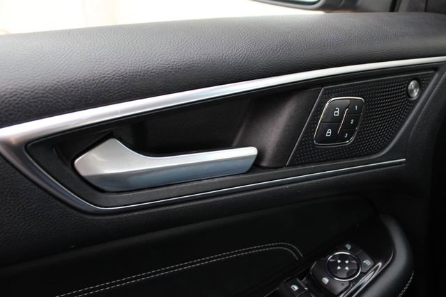 Used 2019 Ford Edge Titanium w/ Equipment Group 301A image 8