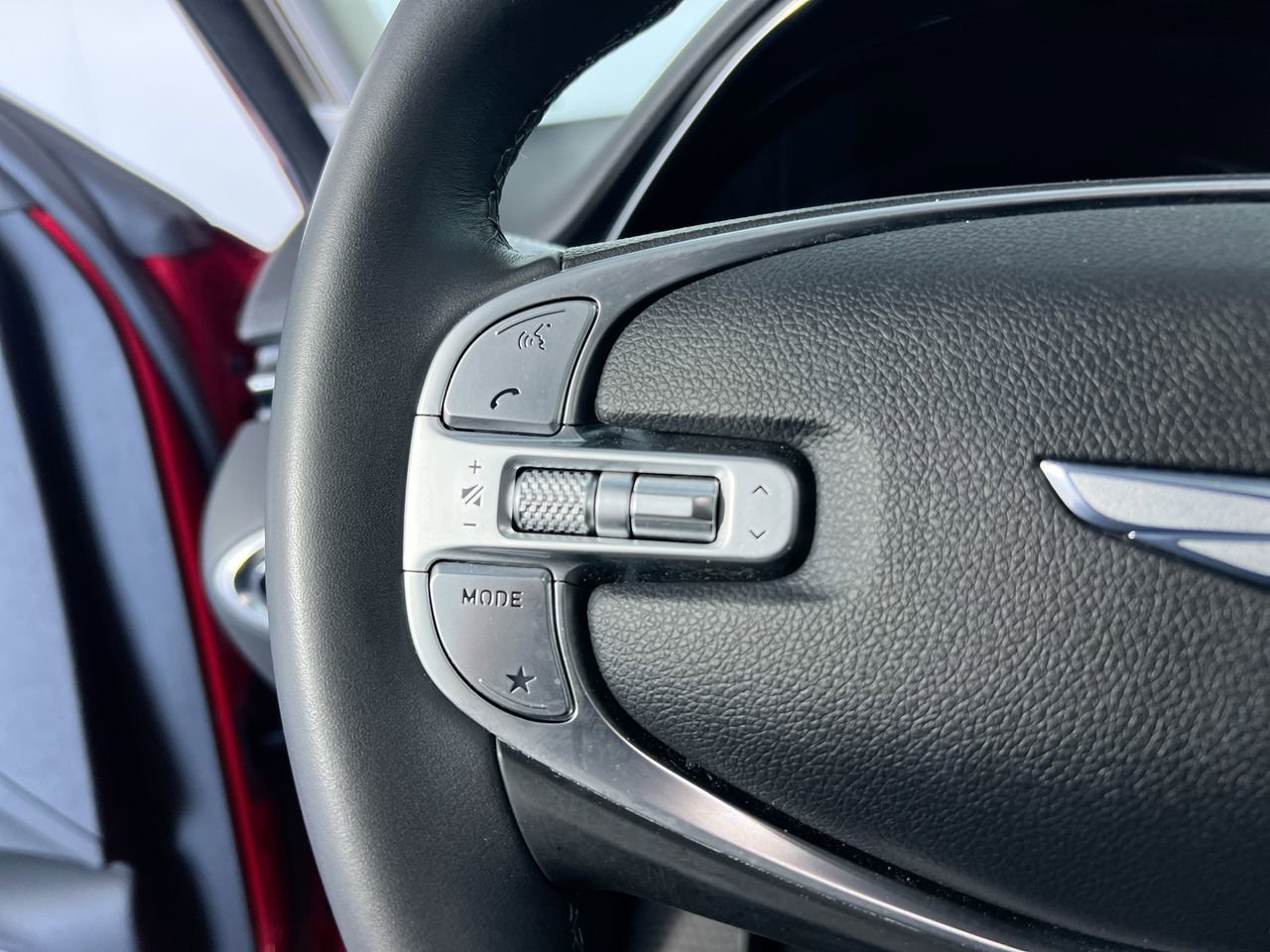Used 2025 Genesis GV70 2.5T AWD/4WD image 16