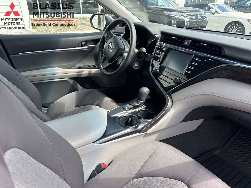 Used 2018 Toyota Camry LE FWD image 30
