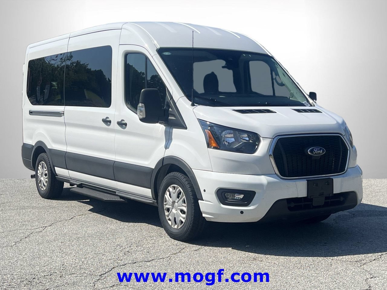 Used 2025 Ford Transit 350 XLT RWD image 4