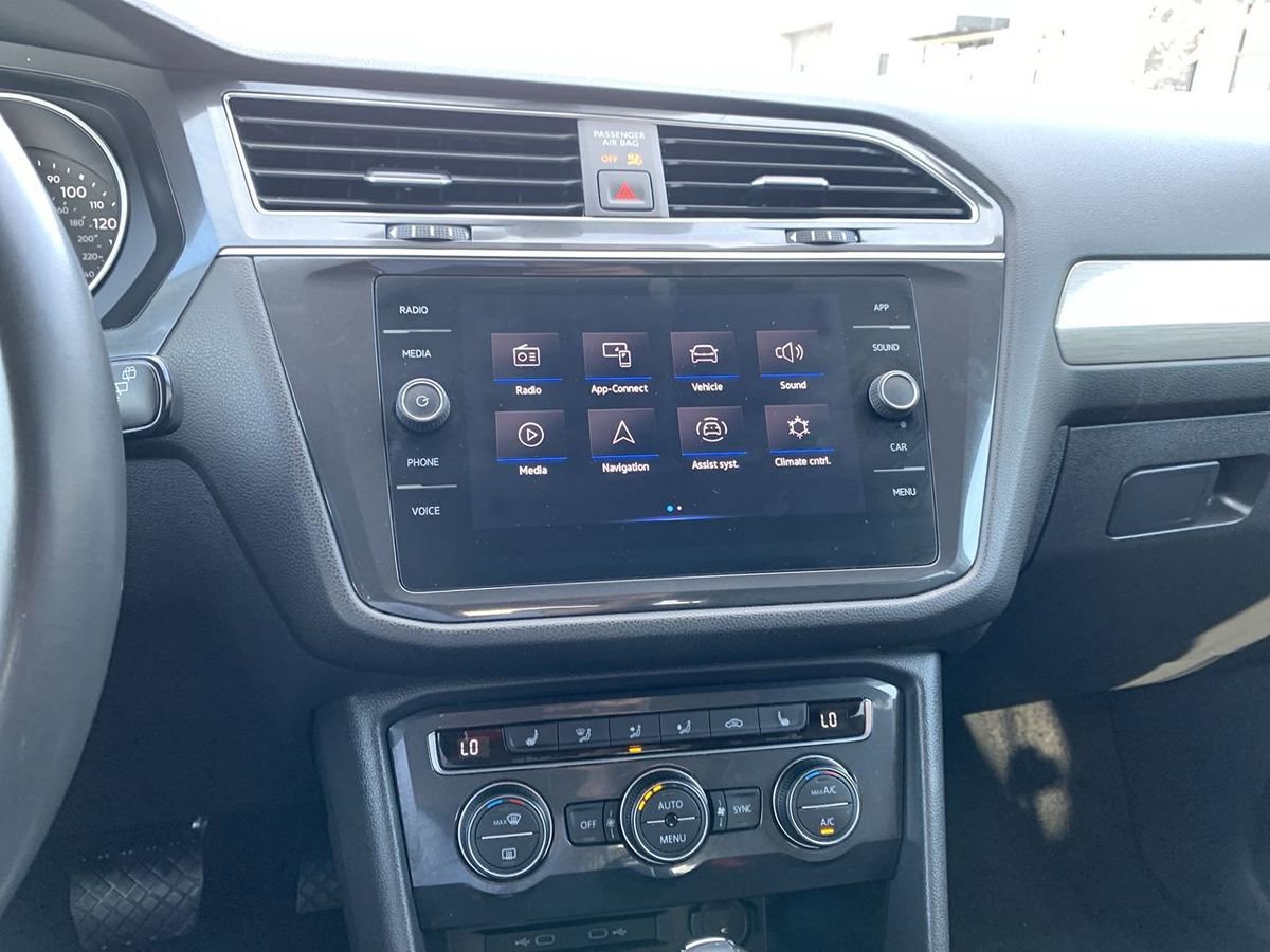 Used 2021 Volkswagen Tiguan SE AWD/4WD image 21