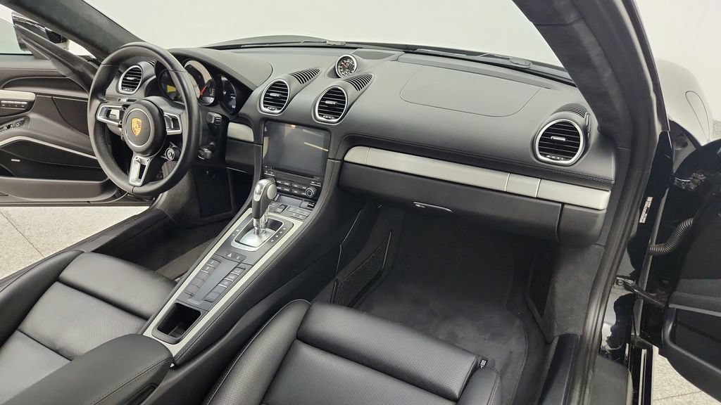 Used 2018 Porsche 718 Cayman GTS RWD image 39
