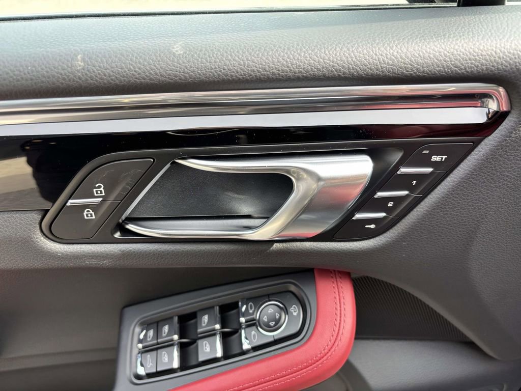 New 2026 Porsche Macan image 23
