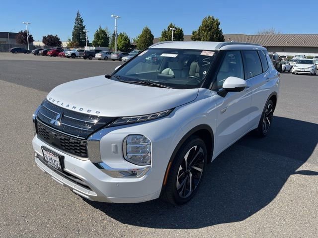 Used 2024 Mitsubishi Outlander SEL image 1