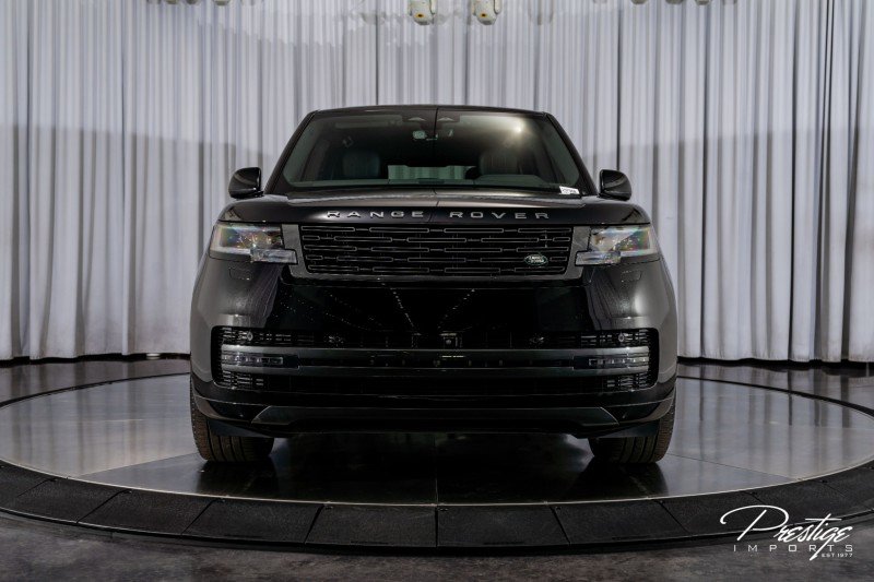 Used 2025 Land Rover Range Rover SE image 3