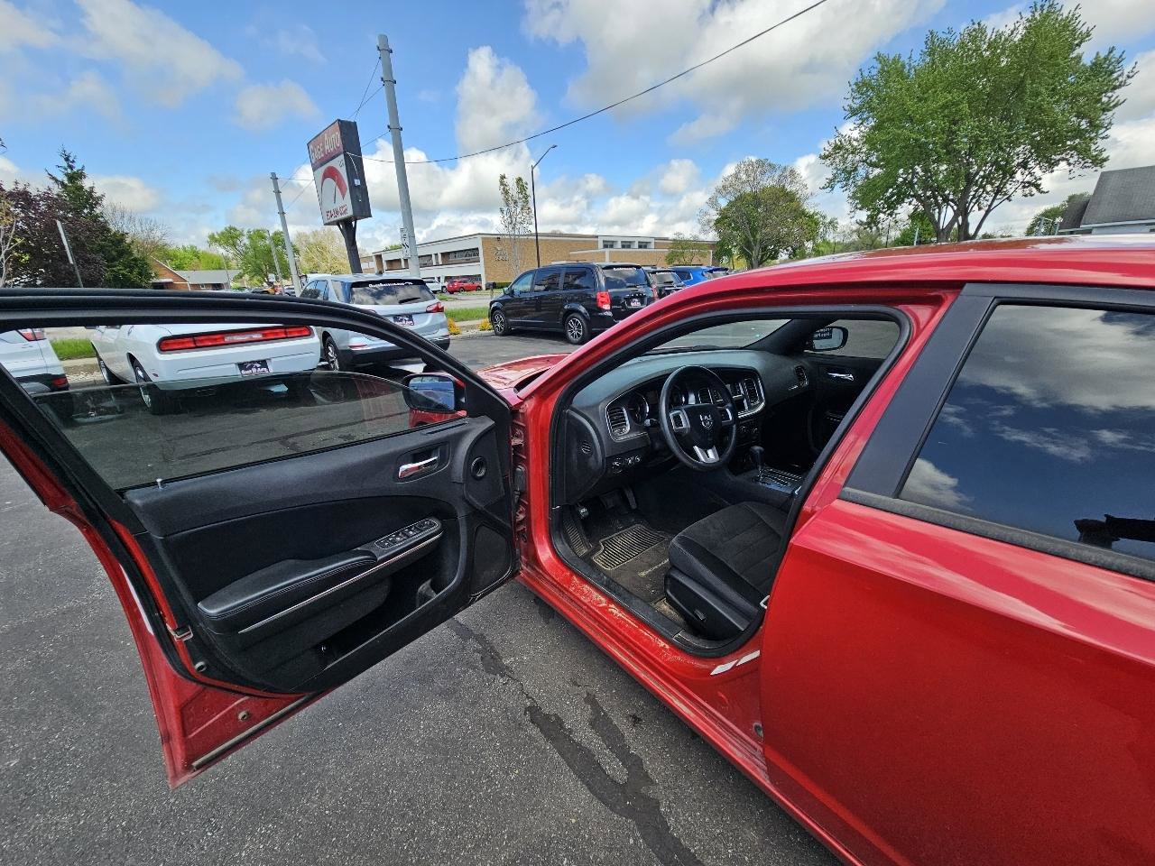 Used 2011 Dodge Charger SE RWD image 18