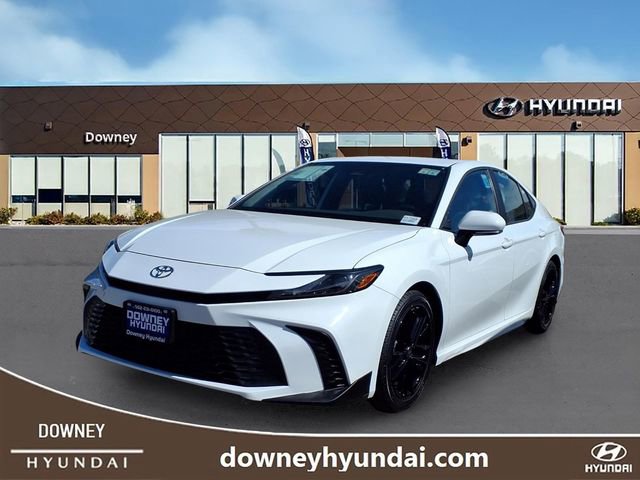 Used 2025 Toyota Camry SE FWD image 1