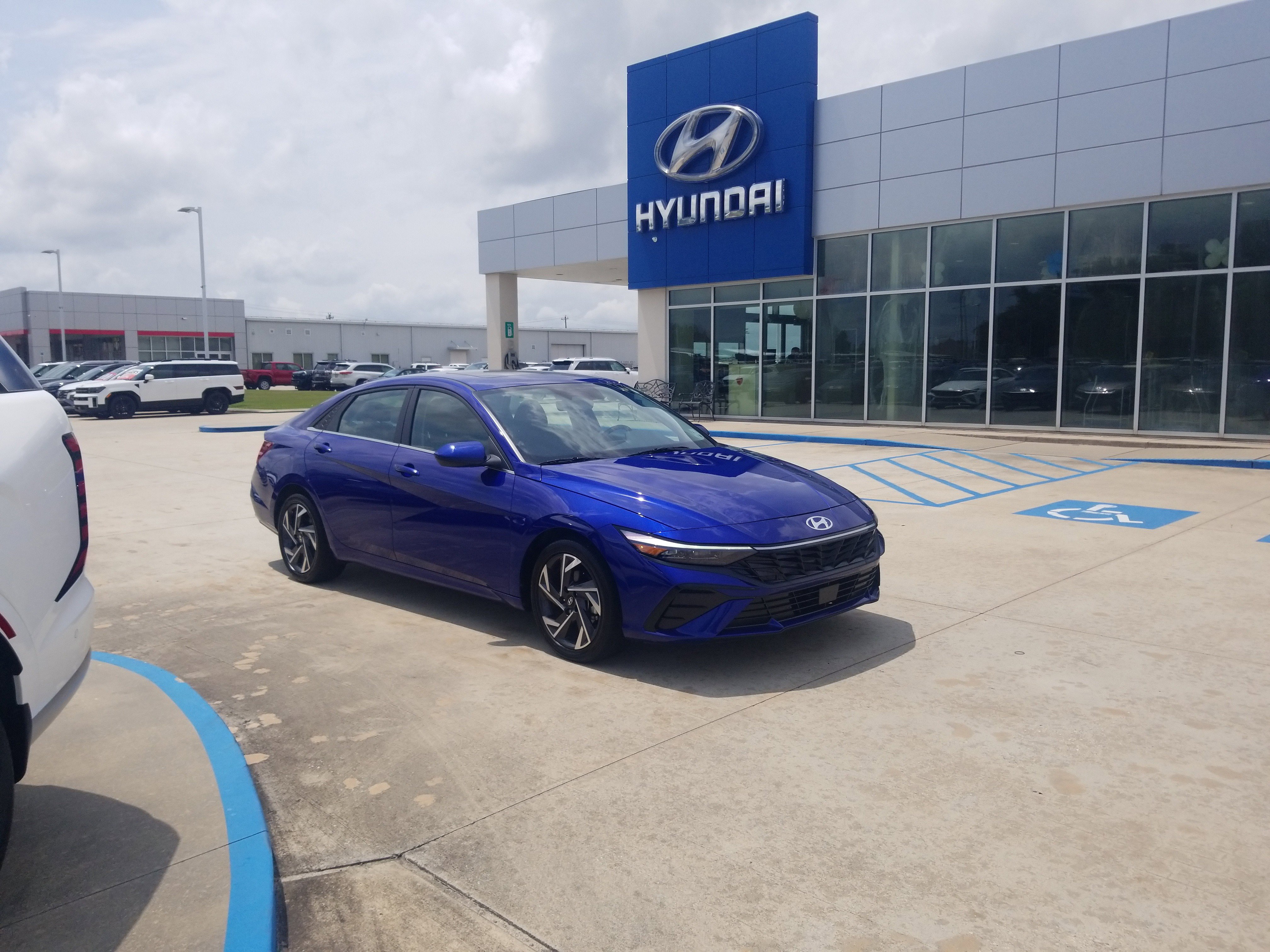 Used 2025 Hyundai Elantra SEL FWD video 1