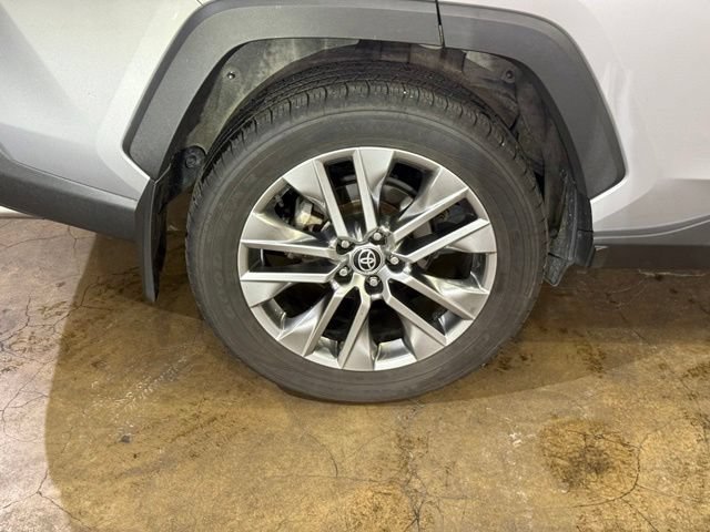 Used 2023 Toyota RAV4 XLE Premium AWD/4WD image 6
