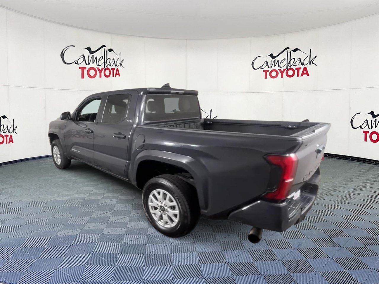 Used 2024 Toyota Tacoma SR5 AWD/4WD image 8
