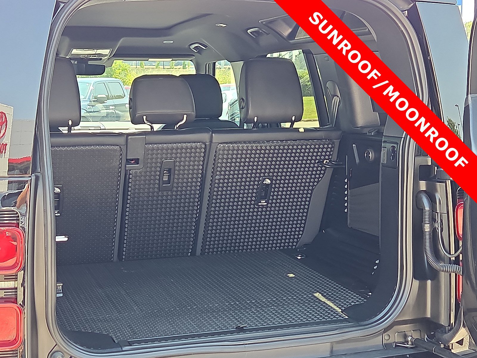 Used 2024 Land Rover Defender 110 X-Dynamic SE AWD/4WD image 9