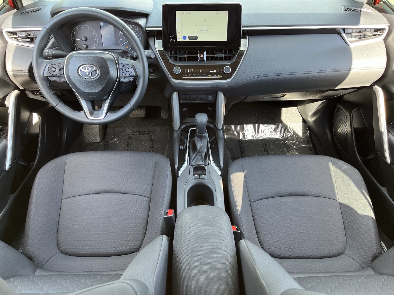 Used 2025 Toyota Corolla Cross LE FWD image 9