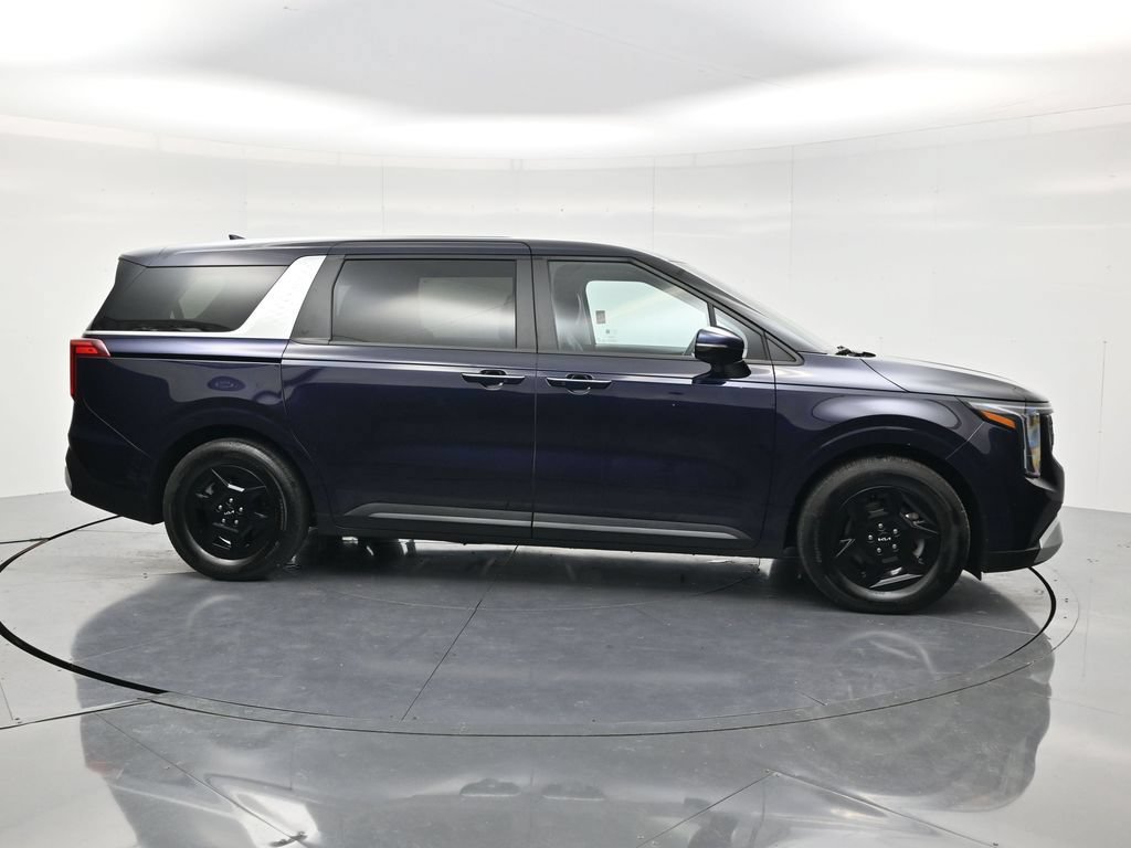 Used 2025 Kia Carnival FWD image 4
