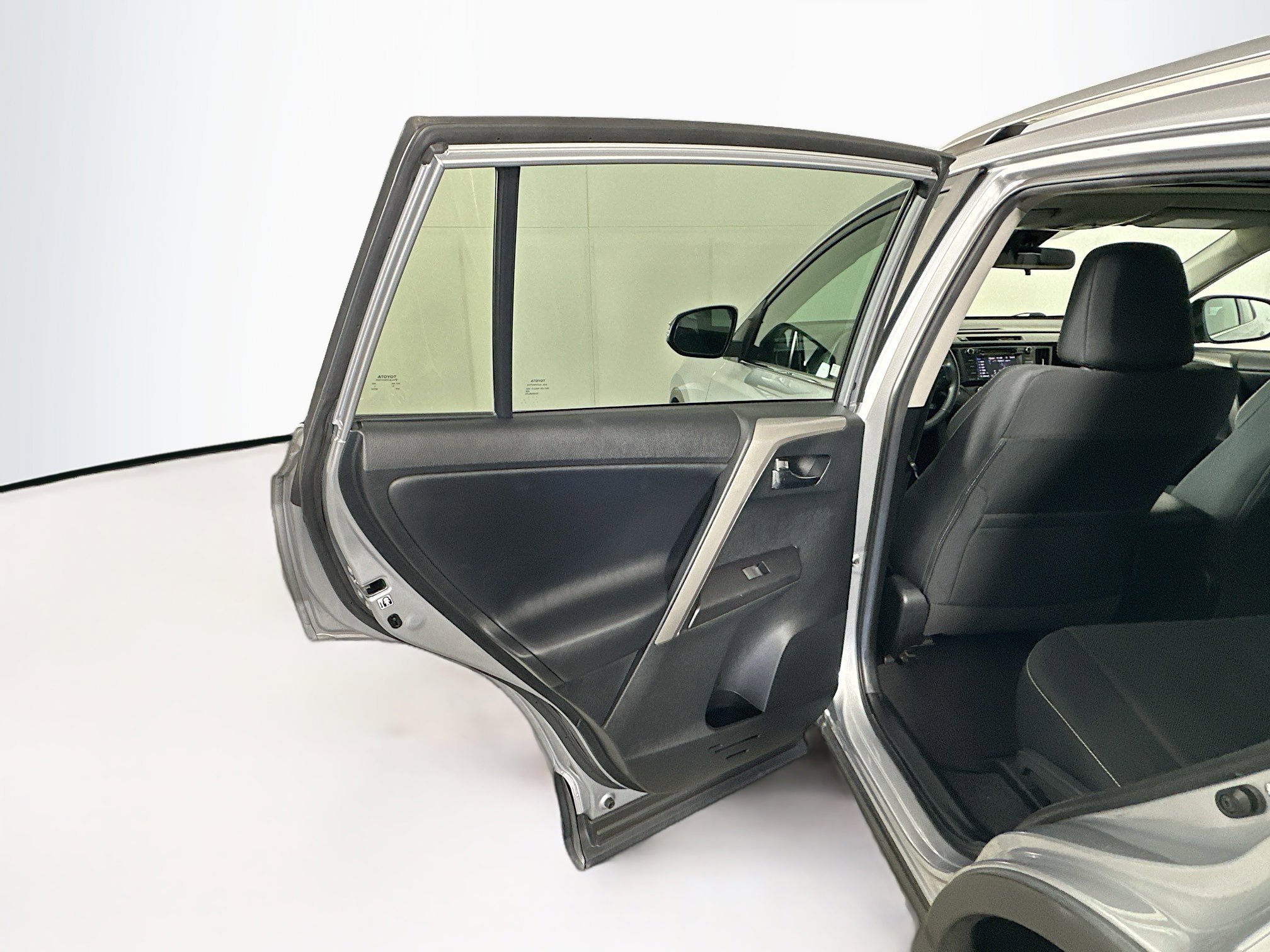 Used 2018 Toyota RAV4 XLE image 25